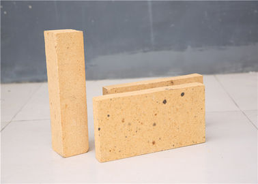 Contenu élevé jaune-clair d'alumine de brique réfractaire de cheminée d'aspect pour la métallurgie